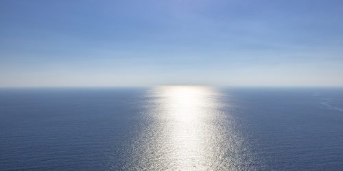 reflection of the sun on the ocean